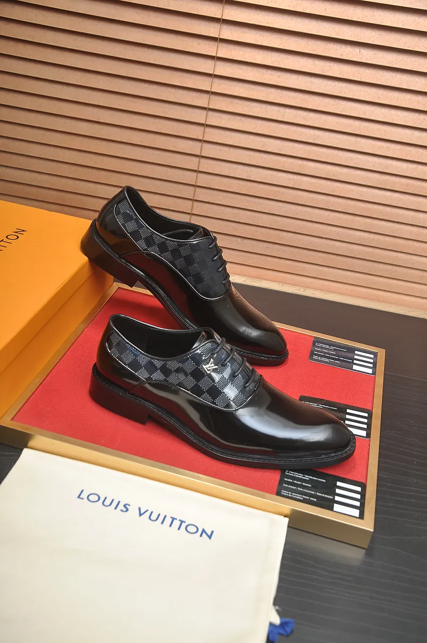 Men's men's shoes 💰460💶 [LV] (all high-end sheep lining) 🍀LV's latest genuine leather business suit shoes are launched simultaneously on the official website. The first-layer cowhide imported from Italy is made of heavy gold, 💥official website 1:1 rubber outsole. Versatile to wear, high-end without losing class, and the color combination is extraordinary. This four-season style is alluring when worn on your feet, showing off your big-name flair. Standard code 38-45 (45 customized)